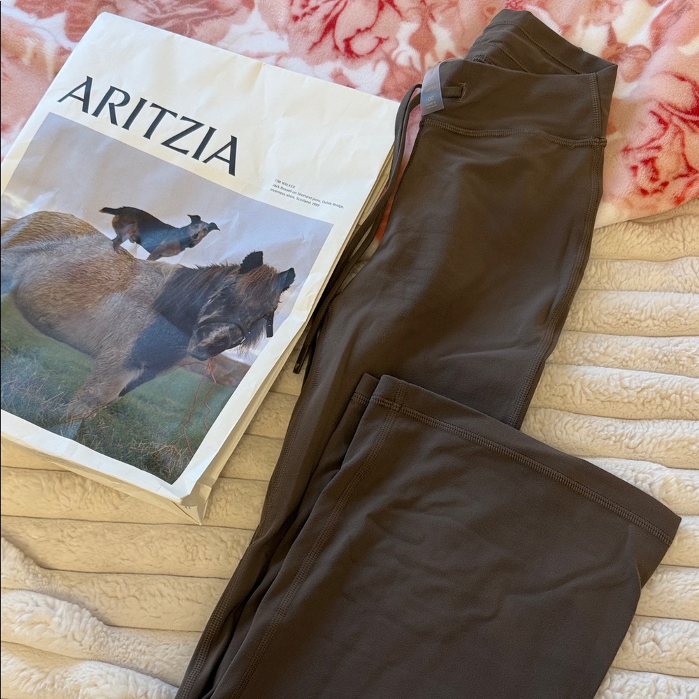 Aritzia Butter Loop Bootcut Leggings